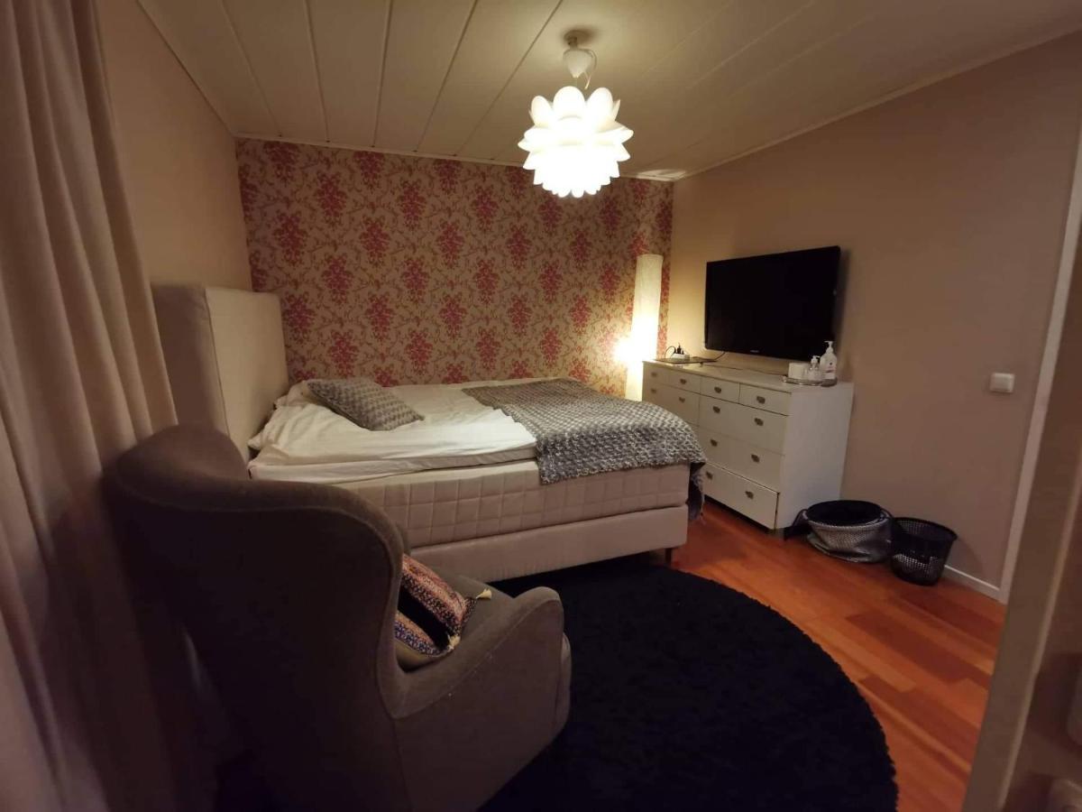 Own Room With Big Bed In A Big House! Лулео Экстерьер фото
